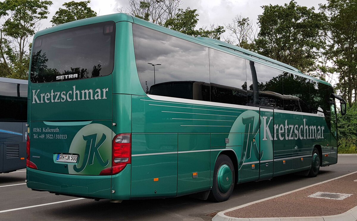 Setra S 415 GT-HD vom Busunternehmen KRETZSCHMAR aus Kalkreuth steht im August 2021 auf dem Parkplatz der BuGa in Erfurt