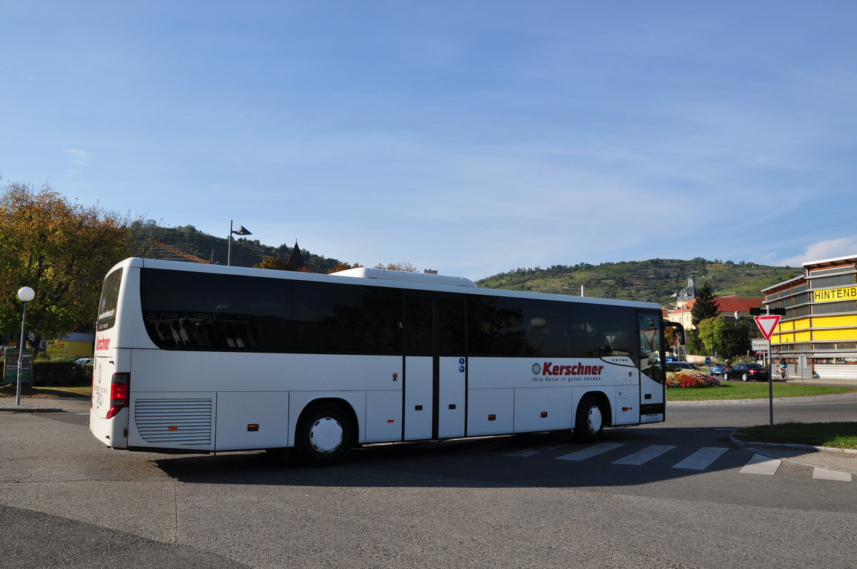 Setra S 415 von Kerschner Reisen aus Niedersterreich in Krems gesehen.