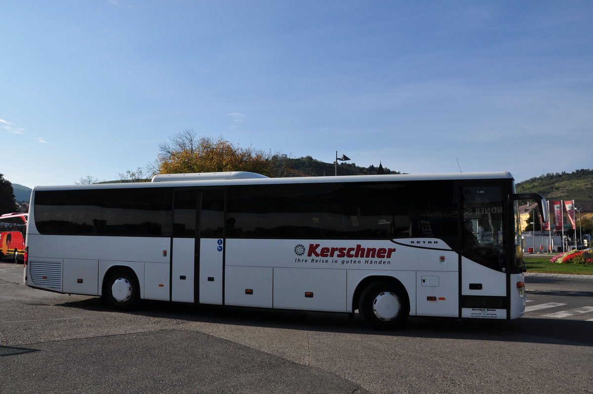 Setra S 415 von Kerschner Reisen aus Niedersterreich in Krems gesehen.
