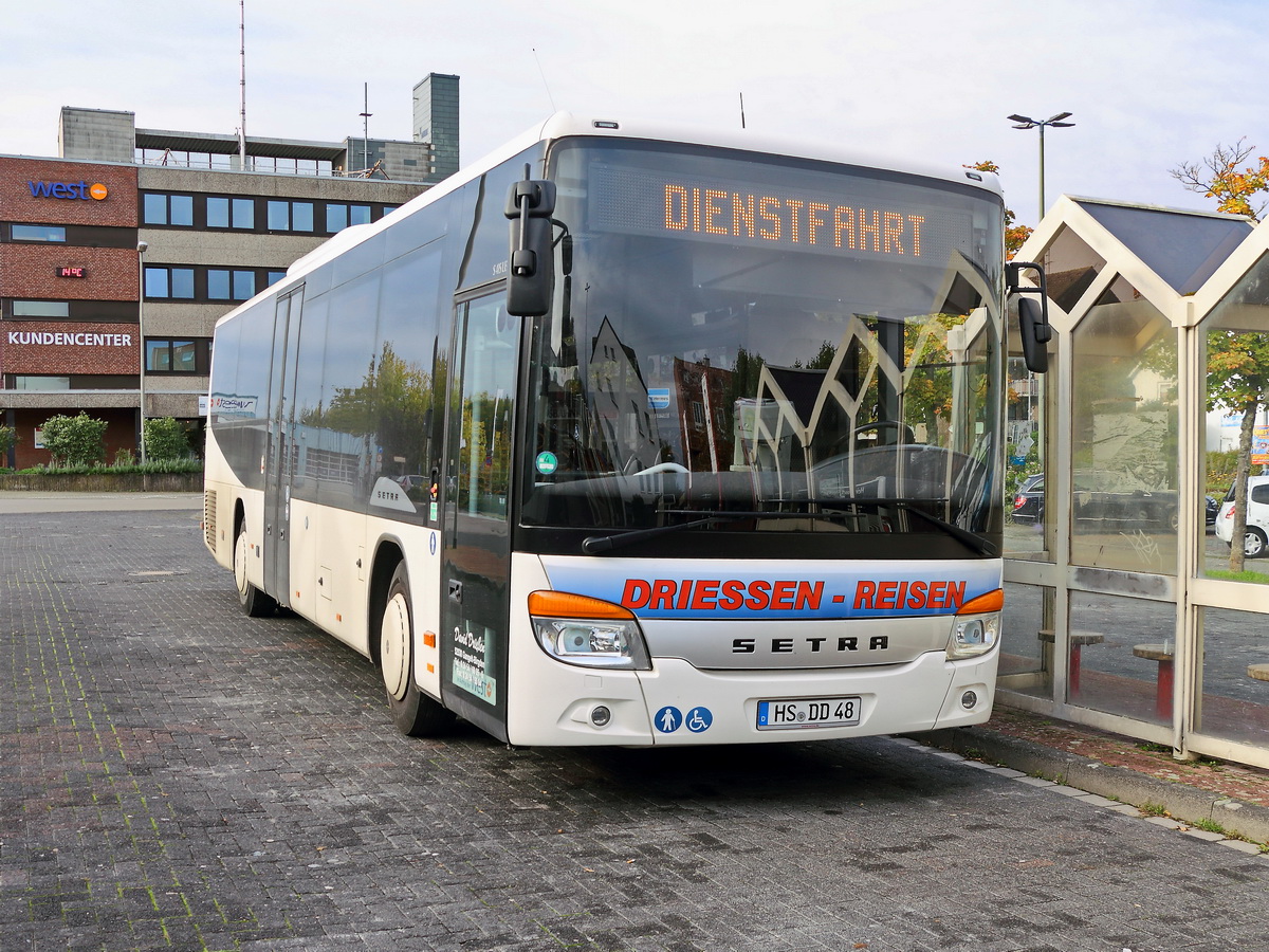 Setra S 415LE steht im Busbahnhof von Geilenkirchen am 08. Oktober 2020.
