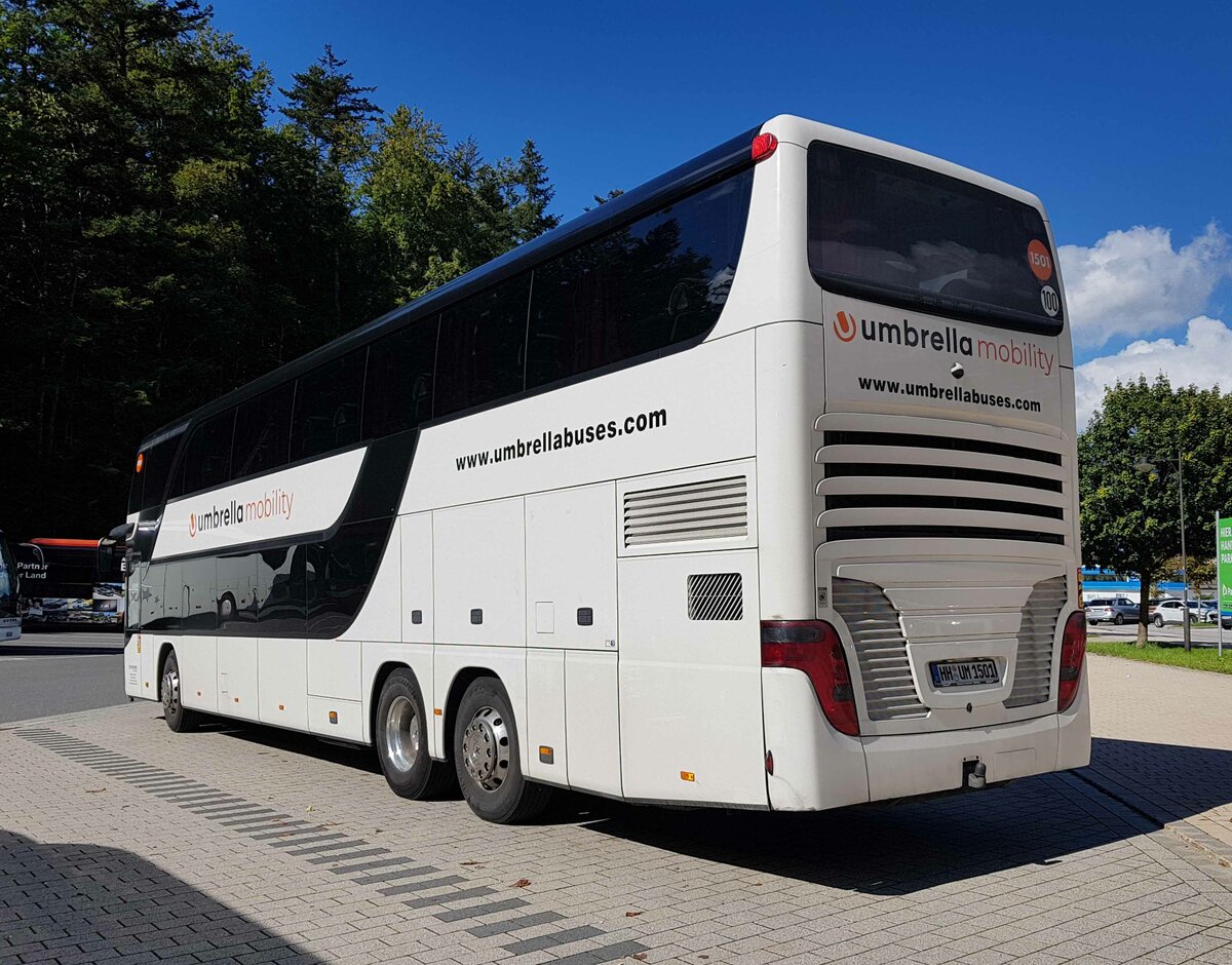 Setra S 431 DT der Busvermietung UMBRELLA Mobility steht auf dem Busparkplatz am Knigsee, 09-2022