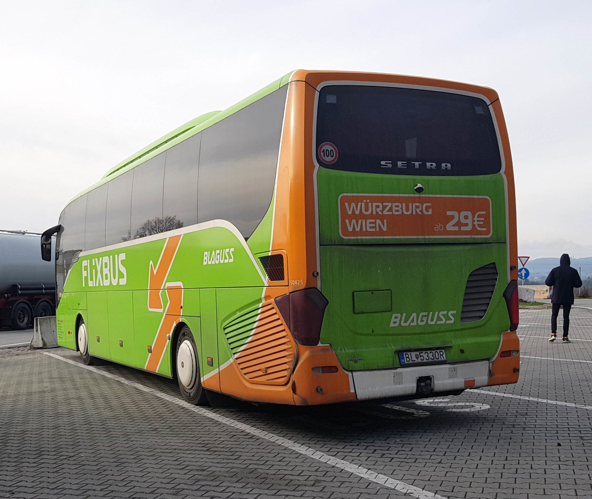 Setra S 515 HD als FlixBus von BLAGUSS aus Bratislava rastet an der A 3 im November 2019