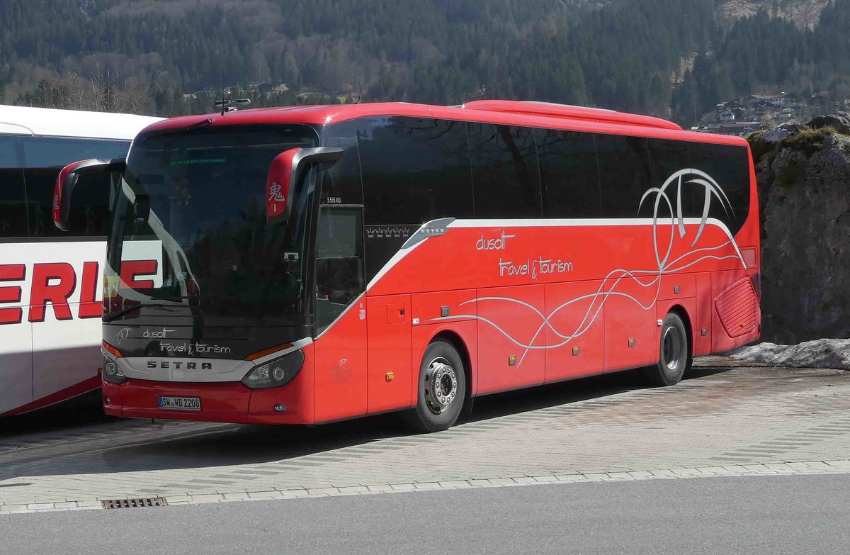 Setra S 515 HD von  dusolt travel & tourism  aus Bergrheinfeld steht auf dem Parkplatz Knigsee im April 2019