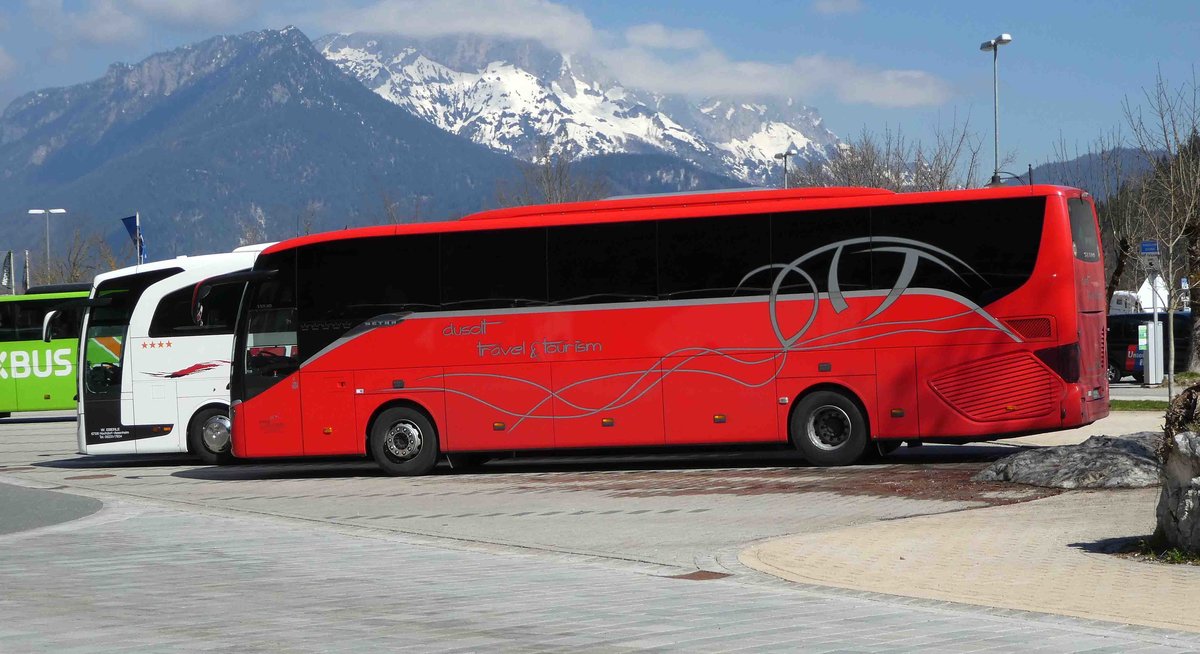 Setra S 515 HD von  dusolt travel & tourism  aus Bergrheinfeld steht auf dem Parkplatz Knigsee im April 2019