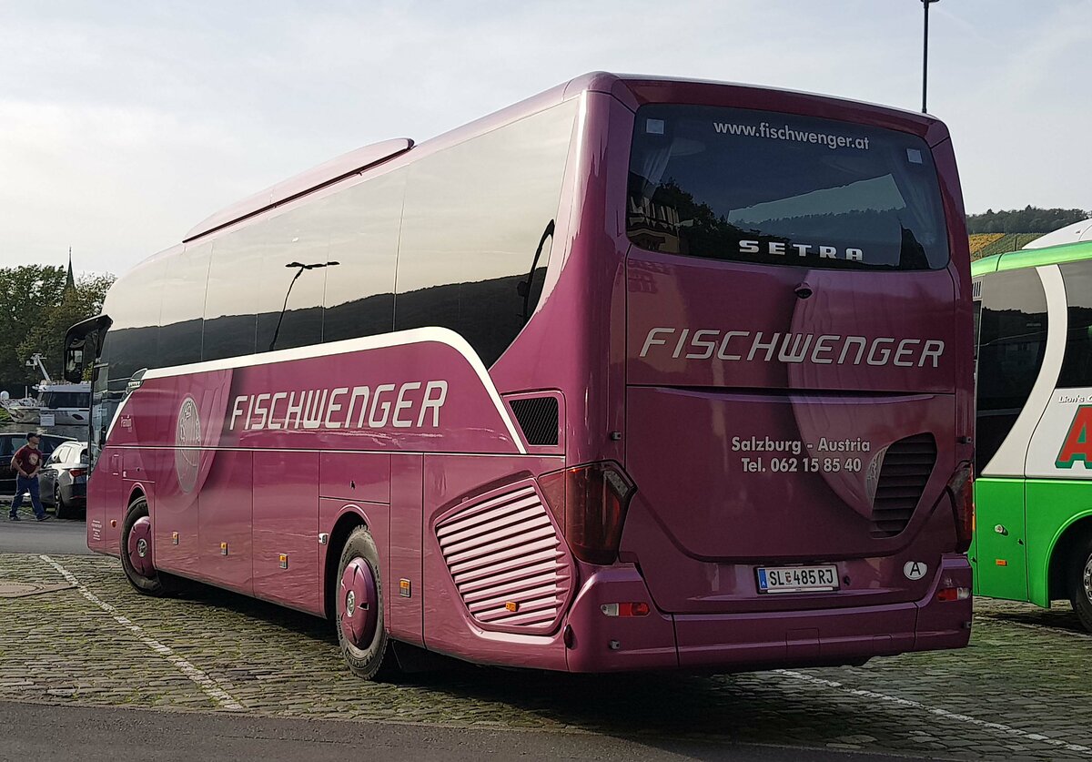 Setra S 515 HD vom Reiseunternehmen FISCHWENGER steht im Oktober 2022 in Bernkastel-Kues