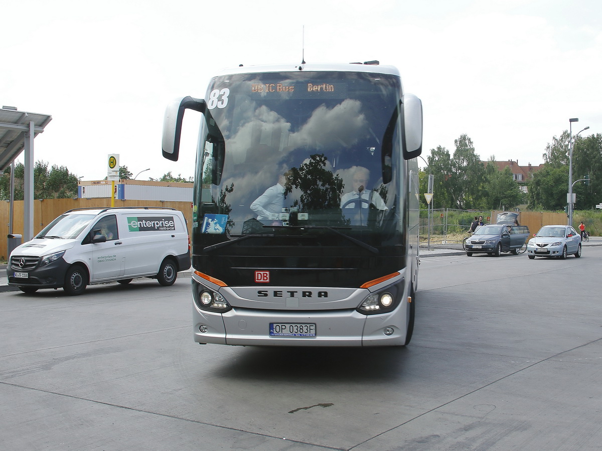 Setra S 515HD IC Bus am 17. Juni 2018 am Bahnhof Berlin Sdkreuz fr die DB von Krakow Glowny (Dworzec autobusowy Bosacka 18) kommend.
