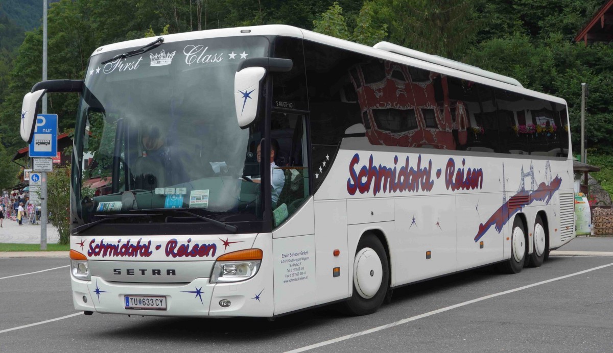 Setra S416 des Busunternehmens Schmidatal-Reisen steht auf dem Busparkplatz am Knigsee im Juli 2015