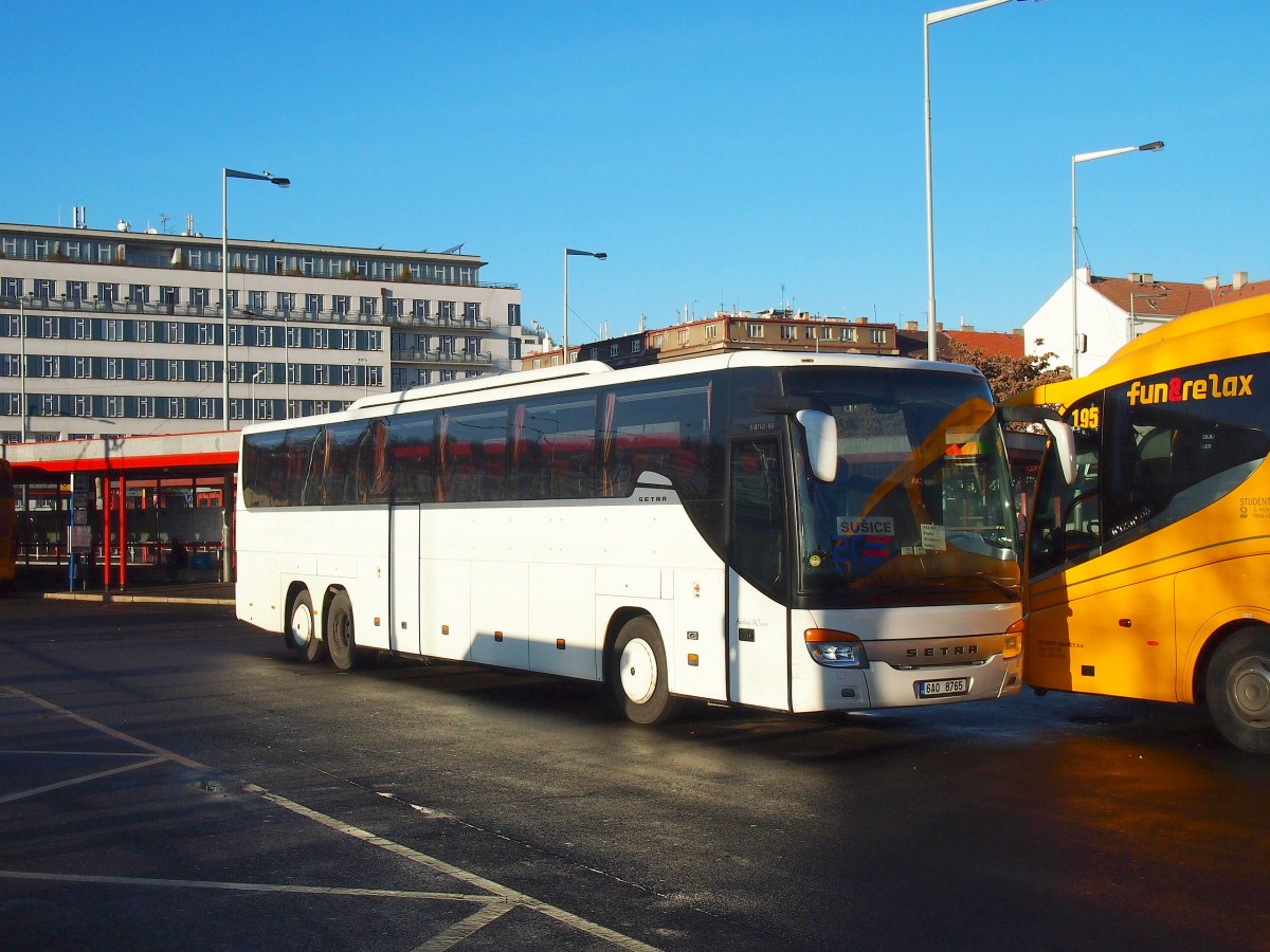 Setra S417 GT-HD von Autobusy V.K.J. s.r.o. in Prag Na Knec am 27.12.2013.
