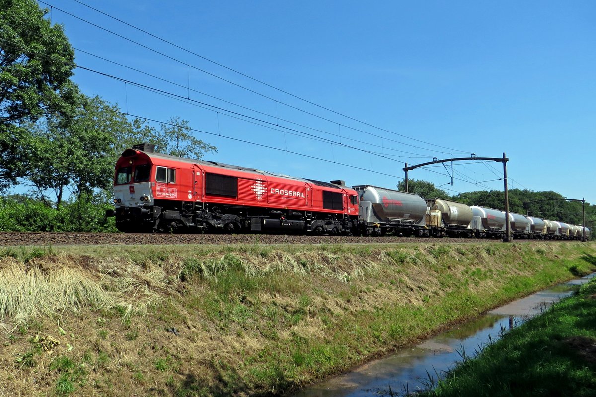 Silozug mit CrossRail DE 6314 passiert am 24 Juni 2020 Tilburg Oude Warande.