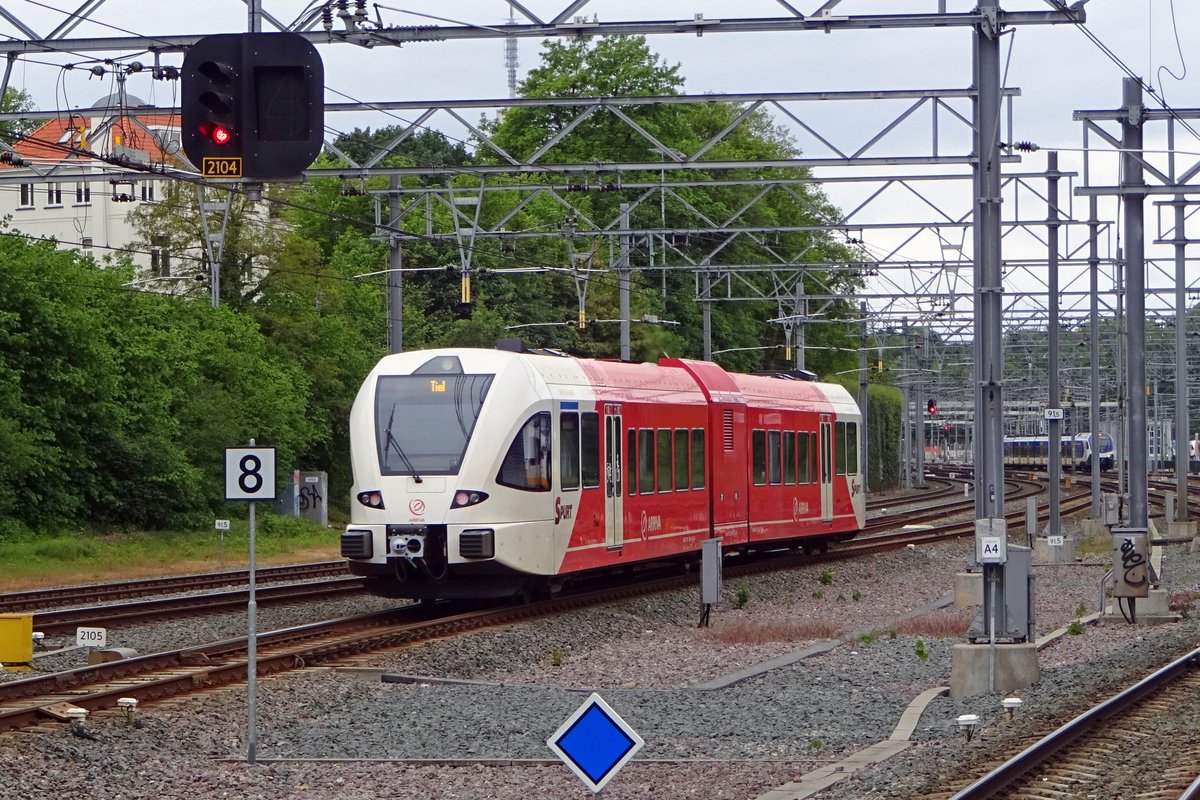 SIMON TAHAMATA, auch Arriva 254 genannt, verlässt am 10 Mai 2019 Arnhem. 