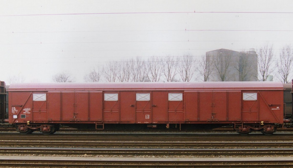 SNCF Gabss mit Nummer 31 87 184 228-5 Roosendaal, Niederlande am 29-03-1994. Scan und Bild: Hans van der Sluis.

SNCF Gabss vier-assige gesloten goederenwagen met nummer 31 87 184 228-5 Roosendaal 29-03-1994. Scan van foto. Scan und Bild: Hans van der Sluis.