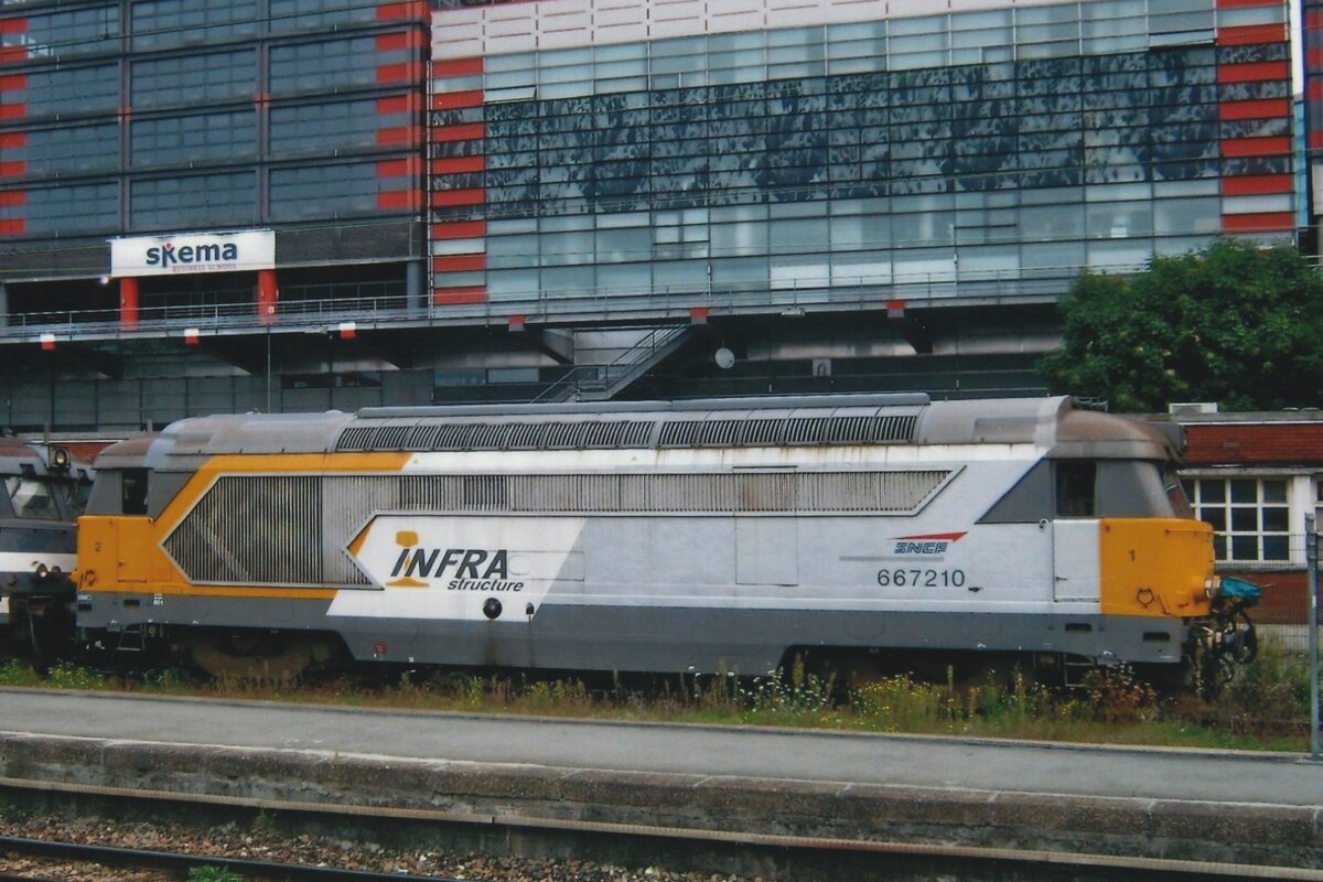 SNCF Infra 67210 steht am 19 September 2010 in Lille-Flandres.