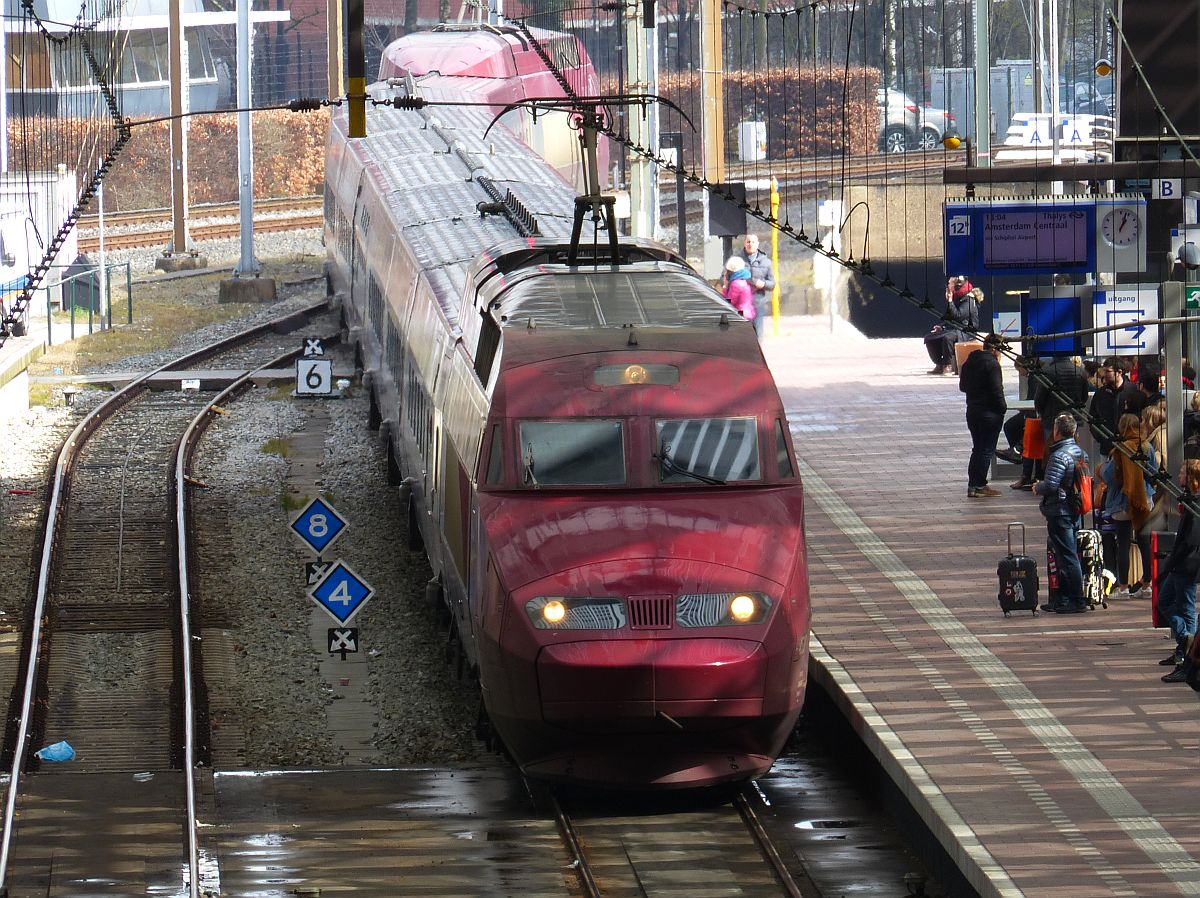 SNCF Thalys PBA TW 4534 Gleis 12 Rotterdam Centraal Station 22-03-2018.

SNCF Thalys PBA treinstel 4534 spoor 12 Rotterdam CS 22-03-2018.