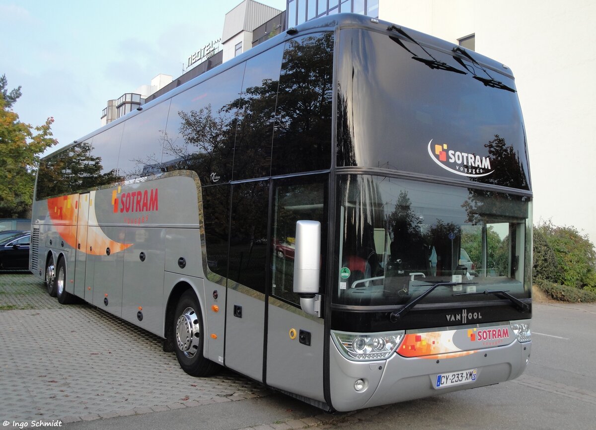 Sotram Voyages aus Sarreguemines | CY-233-XM | Van Hool TDX 21 Altano | 10.10.2015 in Stuttgart Sotram Voyages aus Sarreguemines | CY-233-XM | Van Hool TDX 21 Altano | 10.10.2015 in Stuttgart