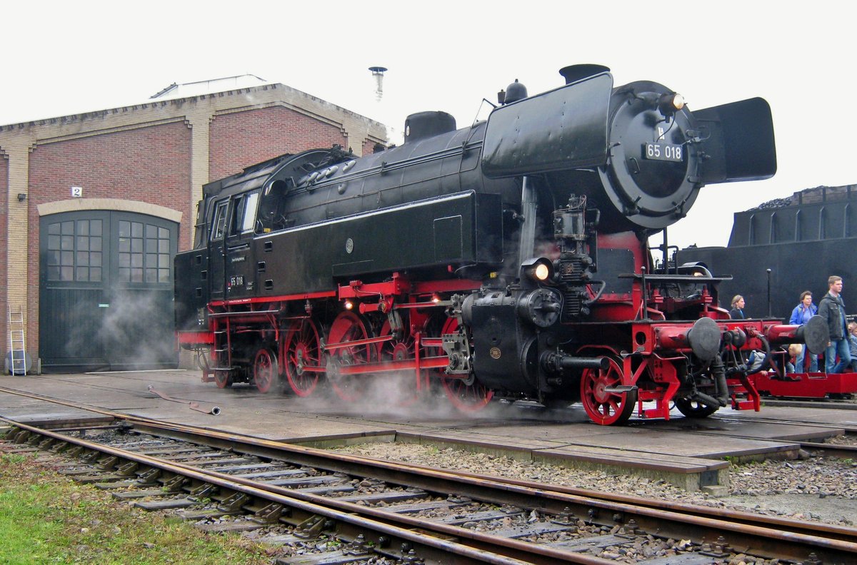 SSM 65 018 steht am 21 Oktober 2012 ins SSN-Bw Rotterdam Noord-Goederen. 