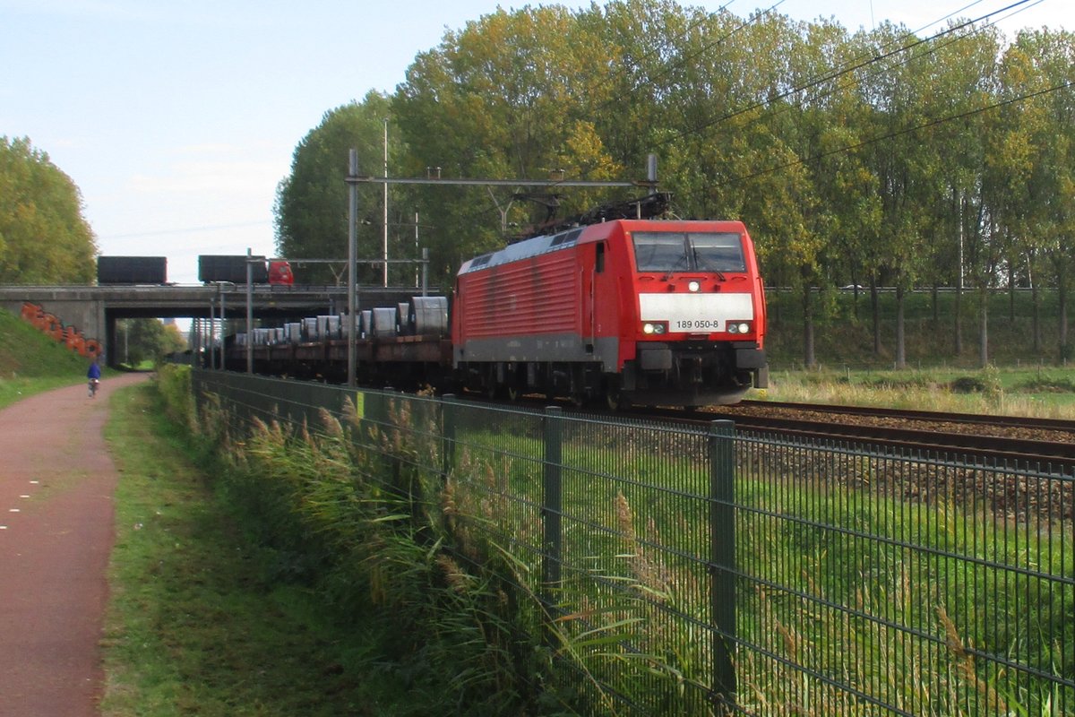 Stahlzug mit 189 050 durchfahrt Alverna am 2 Februar 2019.