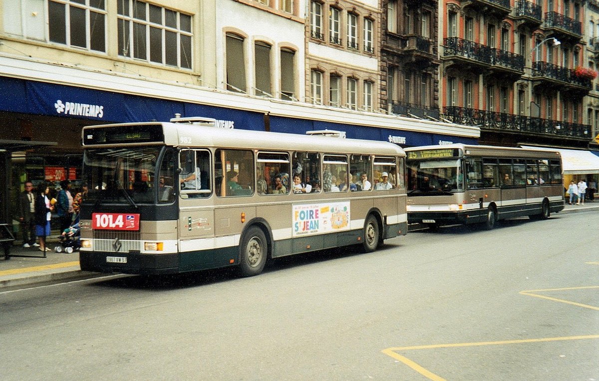 Strassburg - 2. Juli 1997 : Renault SC 10 R Nr 982 bei der Haltestelle Homme de Fer.