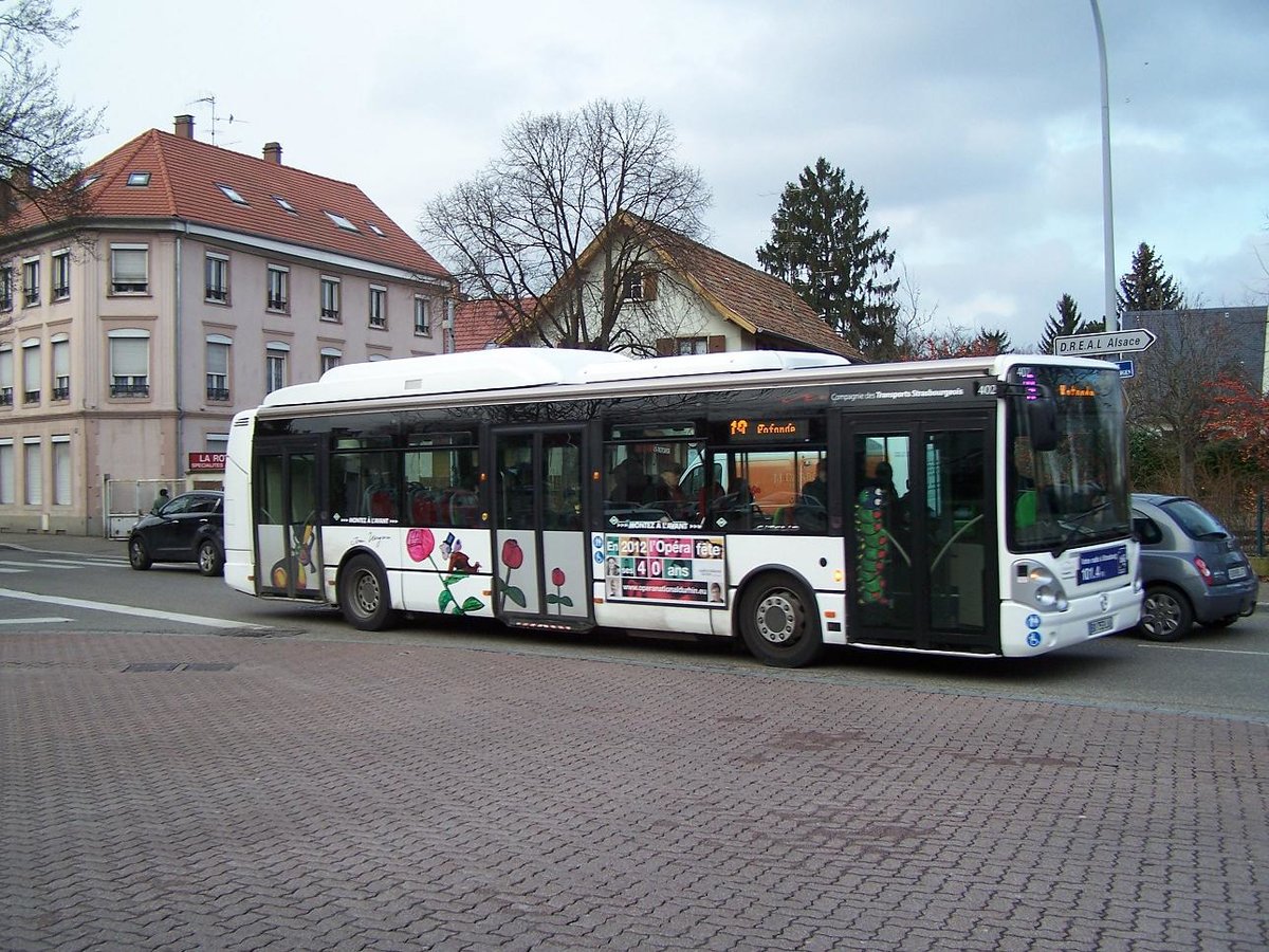 Strassburg - 25. Januar 2012 : Irisbus Citelis 12 Nr 402 an der Haltestelle Rotonde.