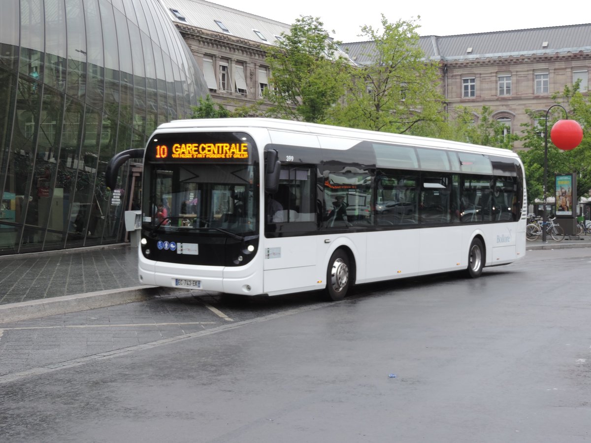 Strassburg - 6. Mai 2017 : Bolor Bluebus 12 als Testwagen am Bahnhof.