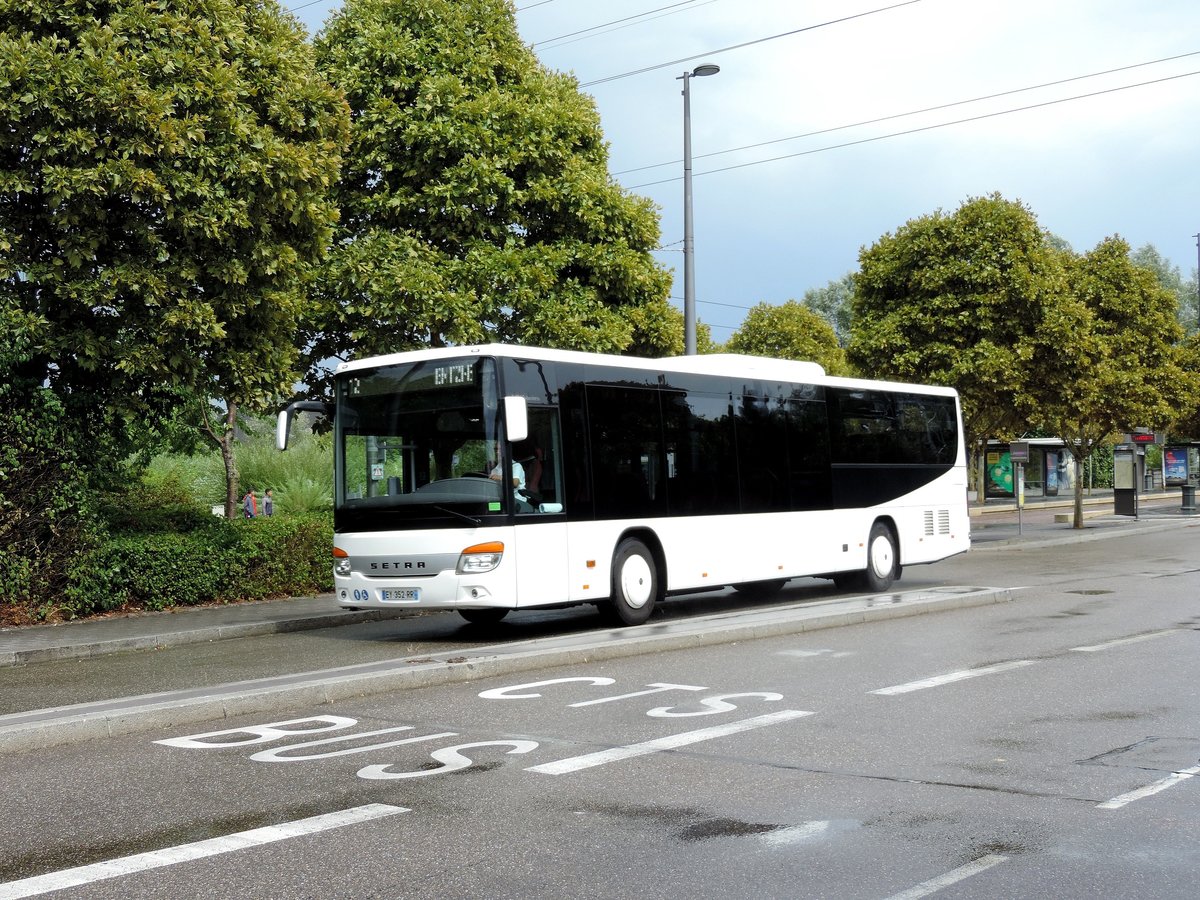 Strassburg - 9. August 2018 : Setra S 415 LE Business des Unternehmen LK Tours in Lingolsheim.