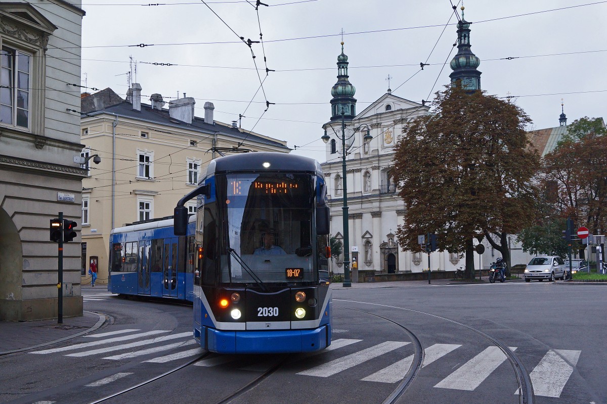 STRASSENBAHNBETRIEBE IN POLEN
Strassenbahn KRAKAU
Niederflurgelenkwagen des Typs Bombardier NGT6 Nr. 2030
aufgenommen am 13. August 2014 
Foto: Walter Ruetsch 