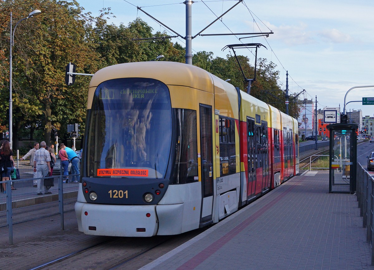 STRASSENBAHNBETRIEBE IN POLEN
Strassenbahn LODZ
Niederflurgelenkwagen Nr. 1201 des Typs Bombardier Cityrunner
aufgenommen am 20. August 2014 
Foto: Walter Ruetsch