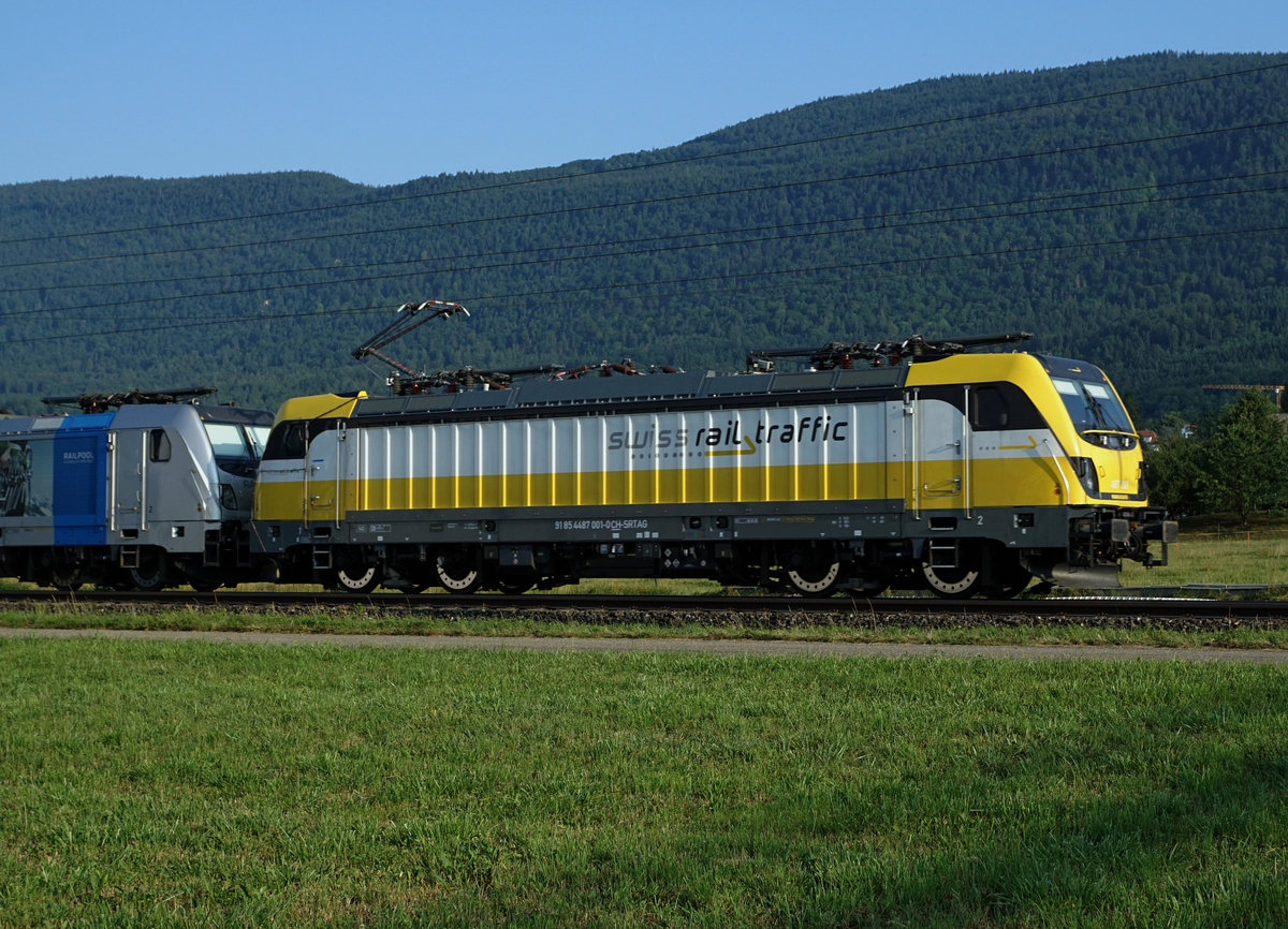 SWISS RAIL TRAFFIC: 487 001 von SWISS RAIL TRAFFIC bei Grenchen am 20. Juli 2017. Sie stand zusammen mit der RAIL POOL 187 005-4 von BLS für die Führung eines Messzuges im Einsatz.
Foto: Walter Ruetsch