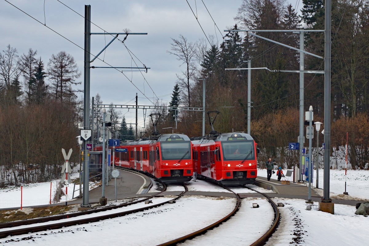 SZU: Ab Zrich HB verkehren die Zge der SZU als S 4 nach Langnau Gattikon und Sihlwald sowie als S 10 auf den Uetliberg. Zugskreuzung der S 10 in Ringlikon am 23. Januar 2016.
Foto: Walter Ruetsch 