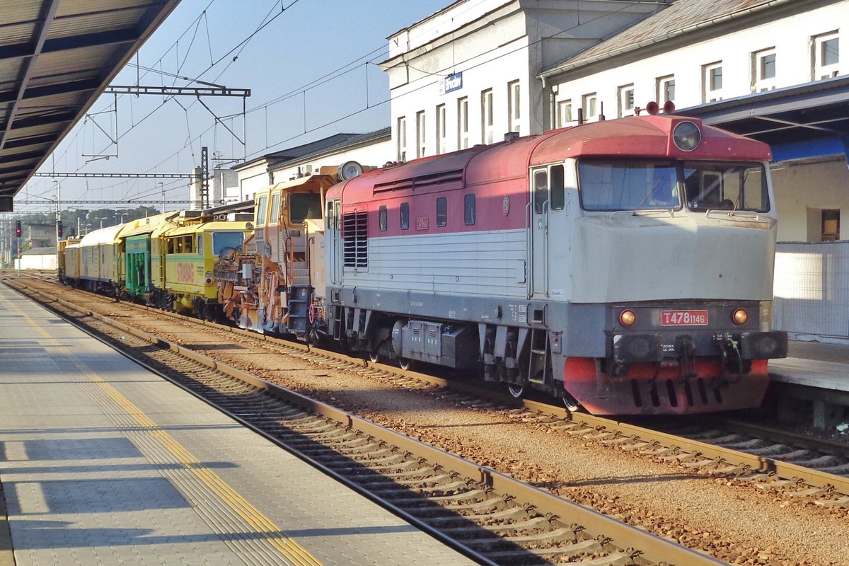 T478-1146 verlässt mit ein Gleisbauzug am 21 september 2018 Breclav.