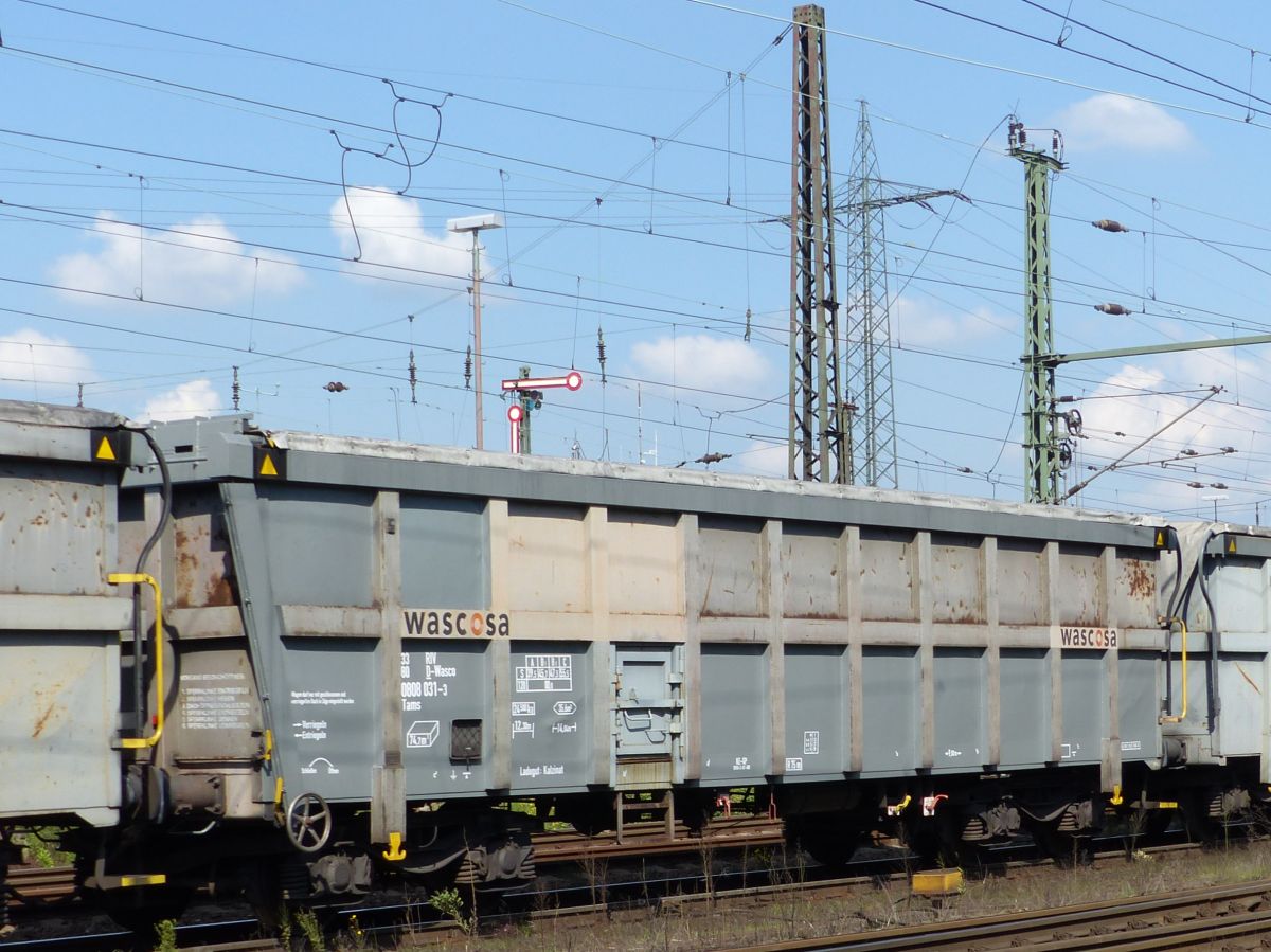 Tams Drehgestellwagen mit Rolldach der Firma Wascosa mit Nummer 33 80 0808 031-3. Oberhausen West 11-09-2015.

Tams roldakwagen uit Duitsland van Wascosa met nummer 33 80 0808 031-3. Oberhausen West 11-09-2015.


