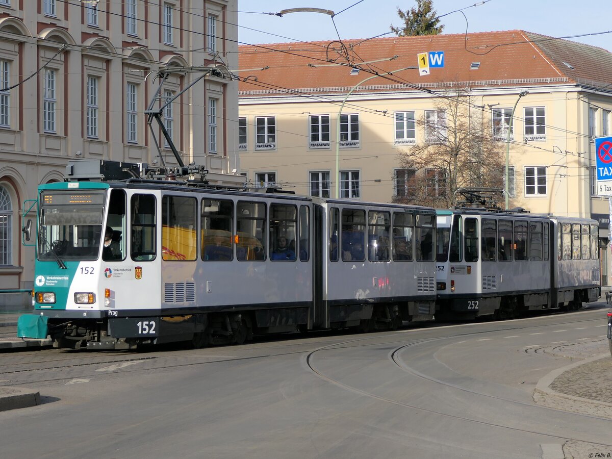 Tatra KT4DCG Nr. 152  Prag  + 252 der ViP in Potsdam.