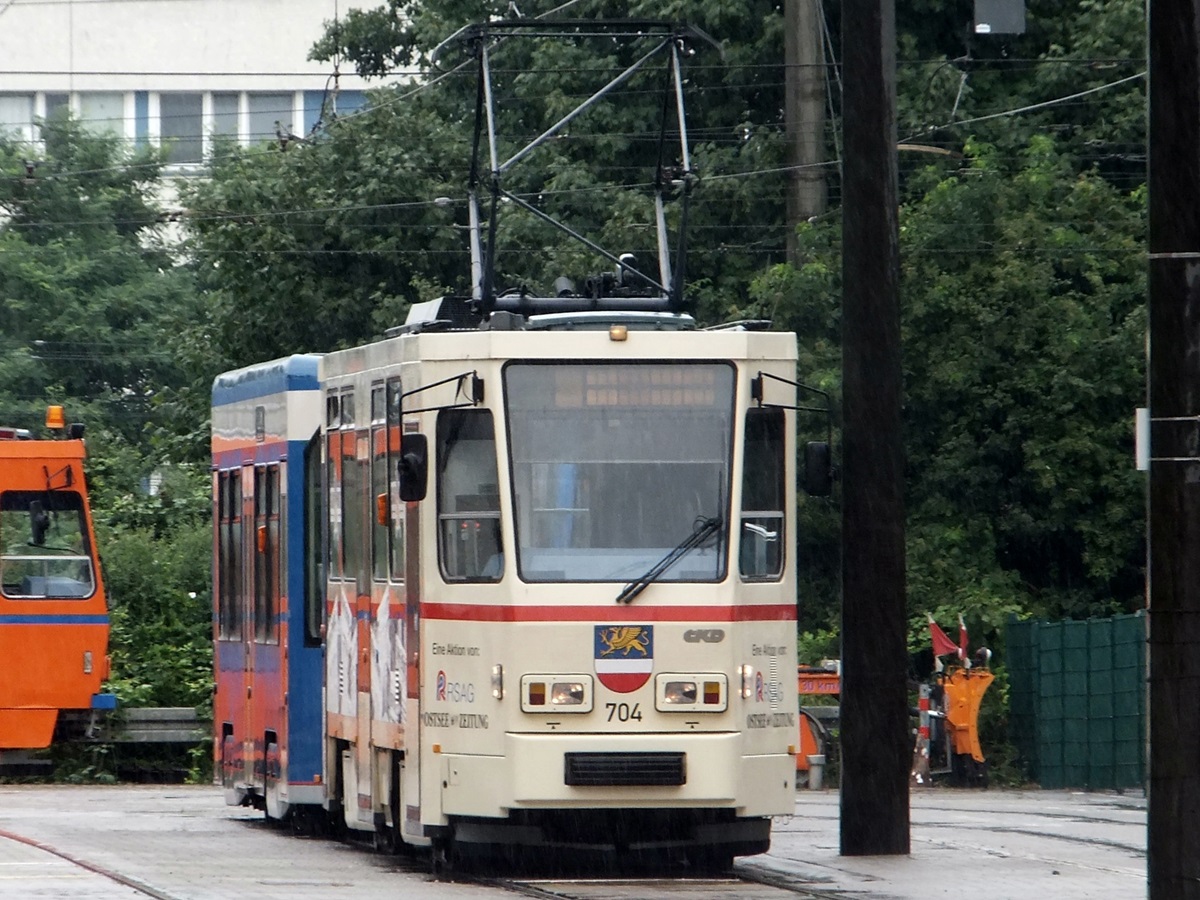 Tatra Straßenbahn NR. 704 der RSAG in Rostock.