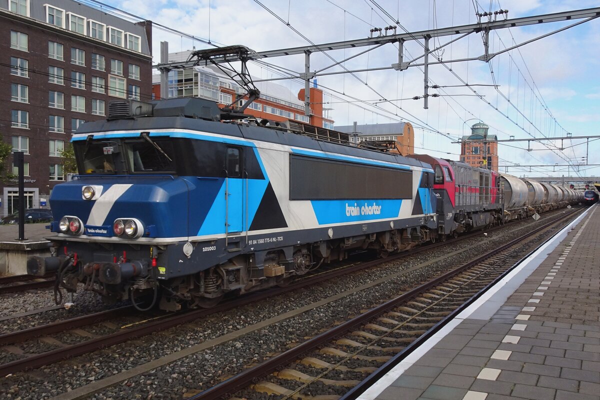 TCS, ex RailPromo 101003 zieht ein Dolimezug durch 's-Hertogenbosch am 15 Oktober 2021.