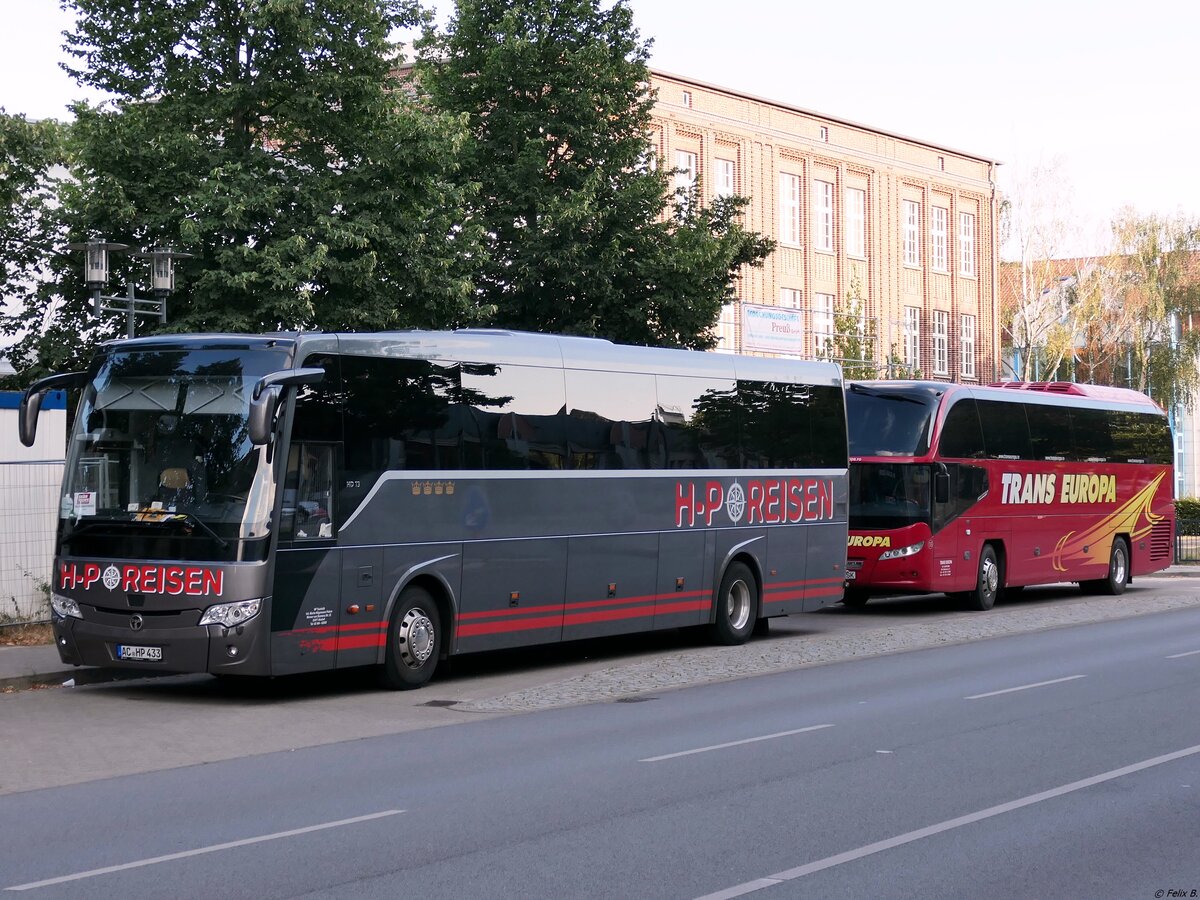 Temsa HD 13 von H-P Reisen aus Deutschland und Neoplan Cityliner von Trans Europa aus Rumänien in Neubrandenburg.