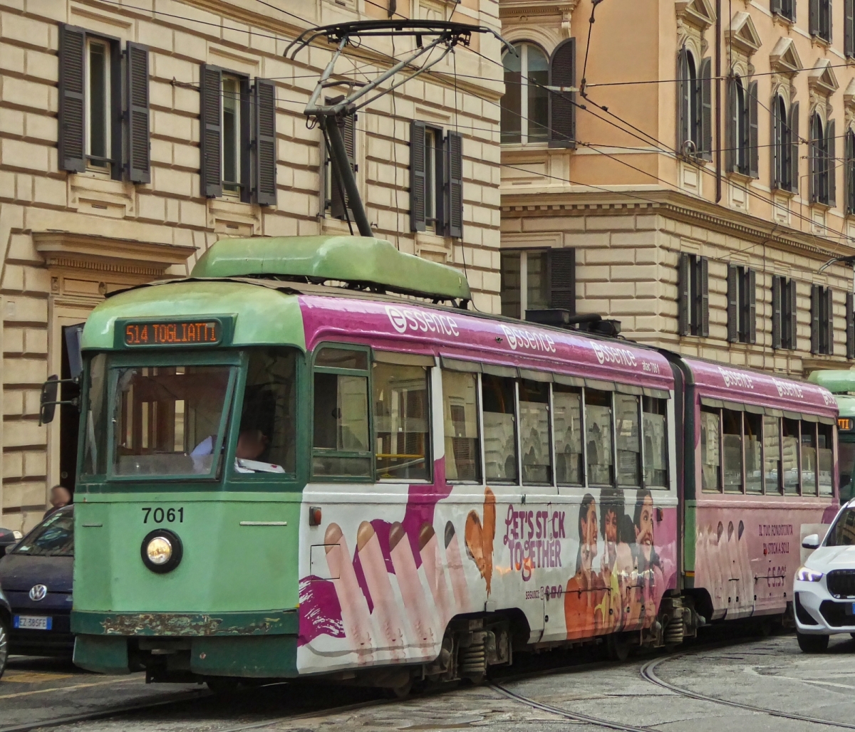 Tram 7061 nahe der Haltestelle Farini, in der Avenue Napoleon III, nicht weit vom Bahnhof Roma Termini. 05.2025