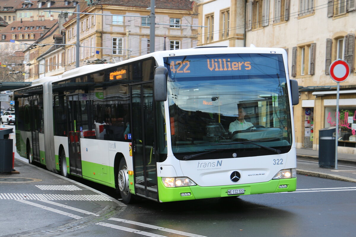 transN, La Chaux-de-Fonds - Nr. 322/NE 112'322 - Mercedes am 14. Dezember 2023 in Neuchtel, Place Pury (Aufnahme: Martin Beyer)