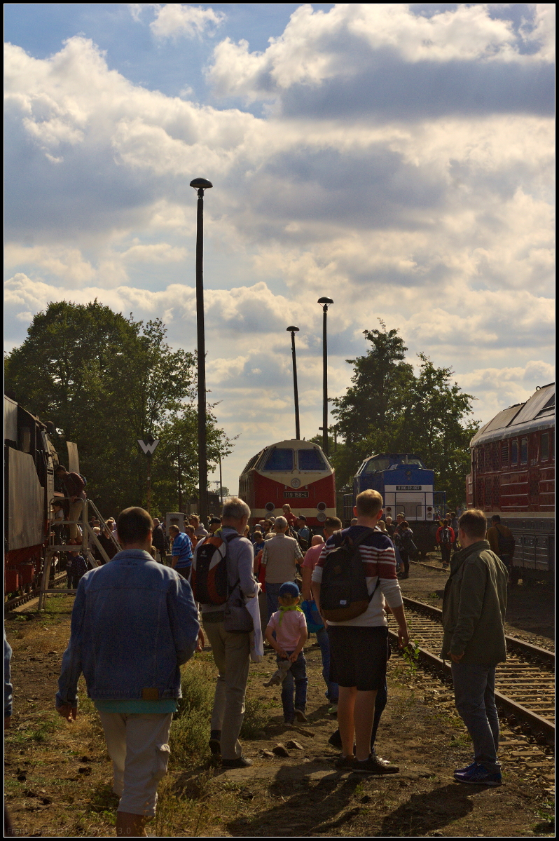 Trotz Sonne-Wolken-Mix war der Besuch beim 15. Berliner Eisenbahnfest am 15.09.2018 im ehemaligen Betriebsbahnhof Berlin Sch�neweide gro�. Anziehungspunkte waren nat�rlich die Dampfloks und die alten Dieselloks.