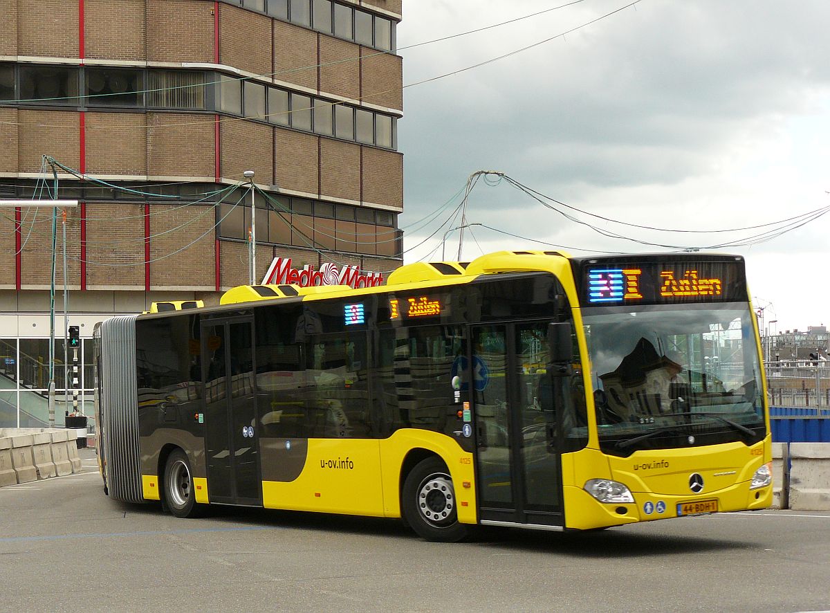 U-OV Bus 4125 Mercedes-Benz Citaro G Baujahr 2013. Catharijnesingel, Utrecht 20-06-2014.