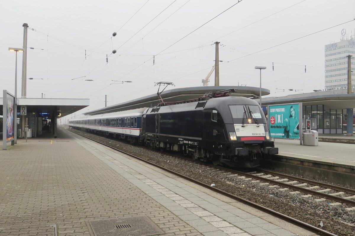 U2-026 steht mit ein Ersatzzug nach Hagen am 26 Jäsnner 2022 in Bochum Hbf.