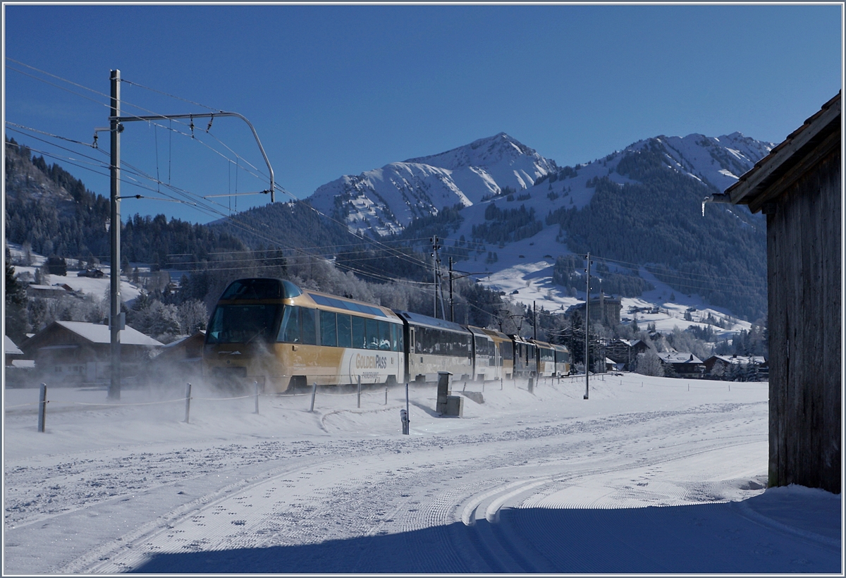 Und als zweites Bild nochmals der MOB IR 2118 MOB Panoramic von Montreux nach Zweisimmen zwischen Saanen und Gstaad diesmal von hinten.
2. Feb. 2018