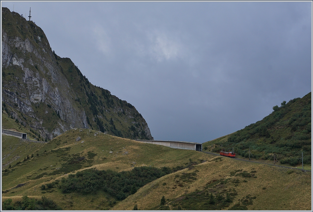 Und noch ein  Landschaftsbild : die Hem 2/2 11 fährt mit ihrem Belle Epoque talwärts und erreicht in wenigen Minuten Jaman.
16. Sept. 2017