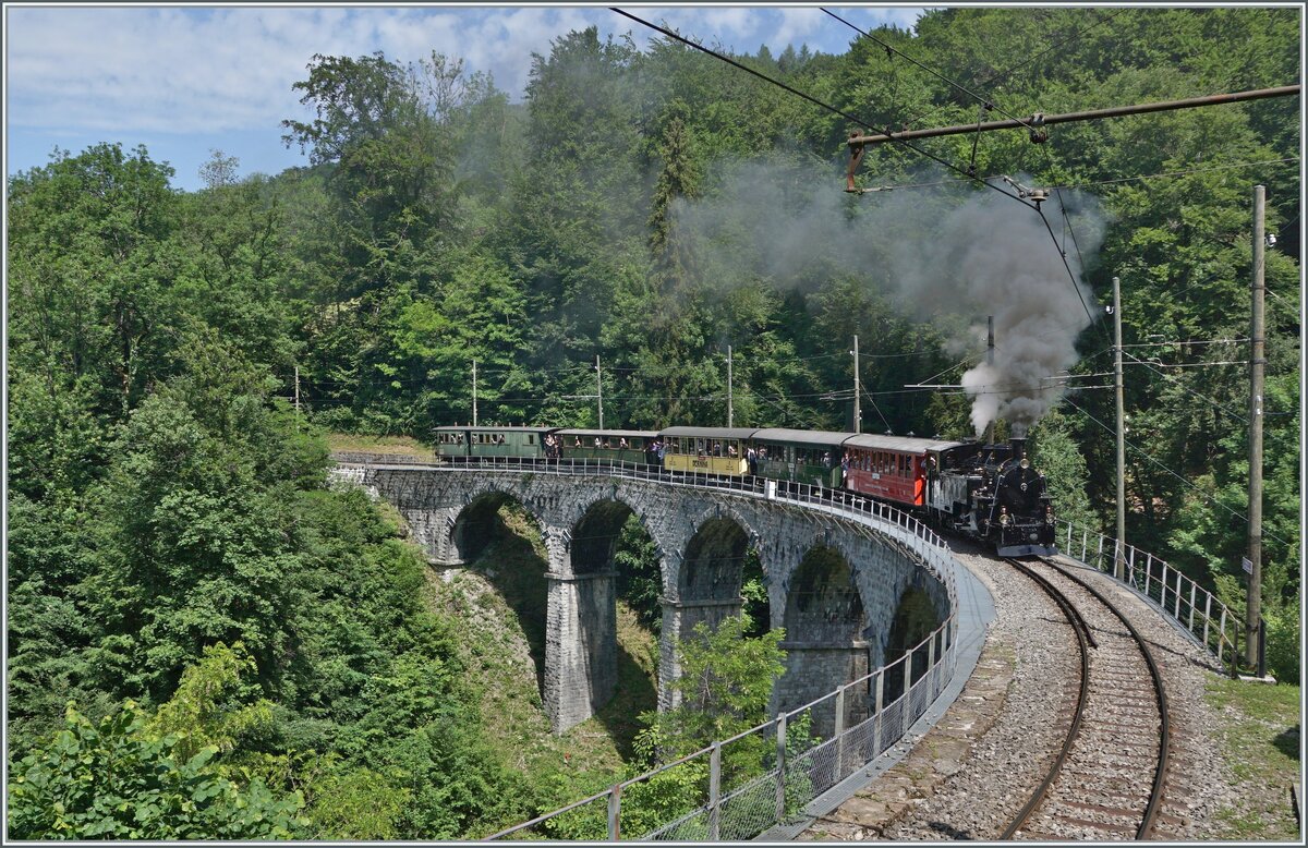 Und zum Schluss die frisch revidierte BFD HG 3/4 N° 3 mit dem langen Reisezug. In der Folge war es mir von meinem Standort aus nicht möglich, den zusammengestellten Zug mit den drei Dampfloks bildlich festzuhalten, bzw. aus Sicherheitsgründen den Standort zu wechseln.

4. Juni 2022