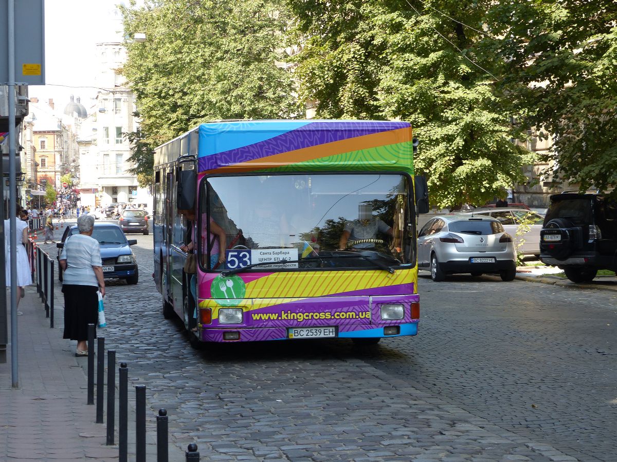 Uspih BM, MAN A10 NL202 Bus ex Hannover, Deutschland Baujahr 1994. Kniazia Romana Strasse, Lviv, Ukraine 29-08-2019.

Uspih BM, MAN A10 NL202 bus ex Hannover, Duitsland bouwjaar 1994. Kniazia Romana straat, Lviv, Oekrane 29-08-2019.