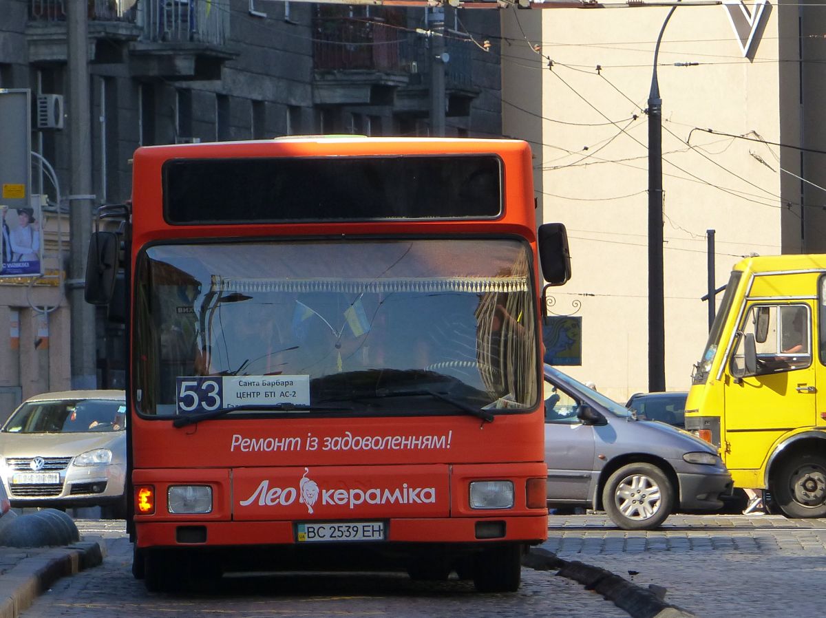 Uspih BM MAN NL202 Bus. Prospekt Svobody in Lviv, Ukraine 08-09-2016.

Uspih BM MAN NL202 bus. Prospekt Svobody in Lviv, Oekrane 08-09-2016.