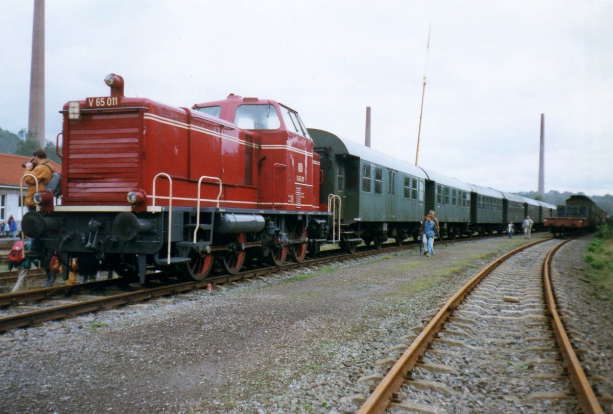 V 65 011 steht am 16 April 1996 in Bochum Dahlhausen. 