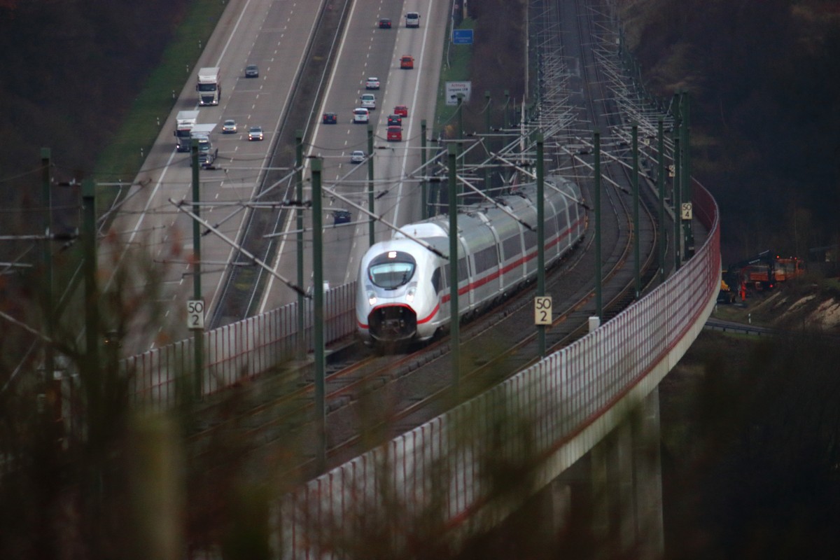 Valero D Fahrtrichtung Köln Hbf auf der Hallerbachtalbrücke der SFS KRM