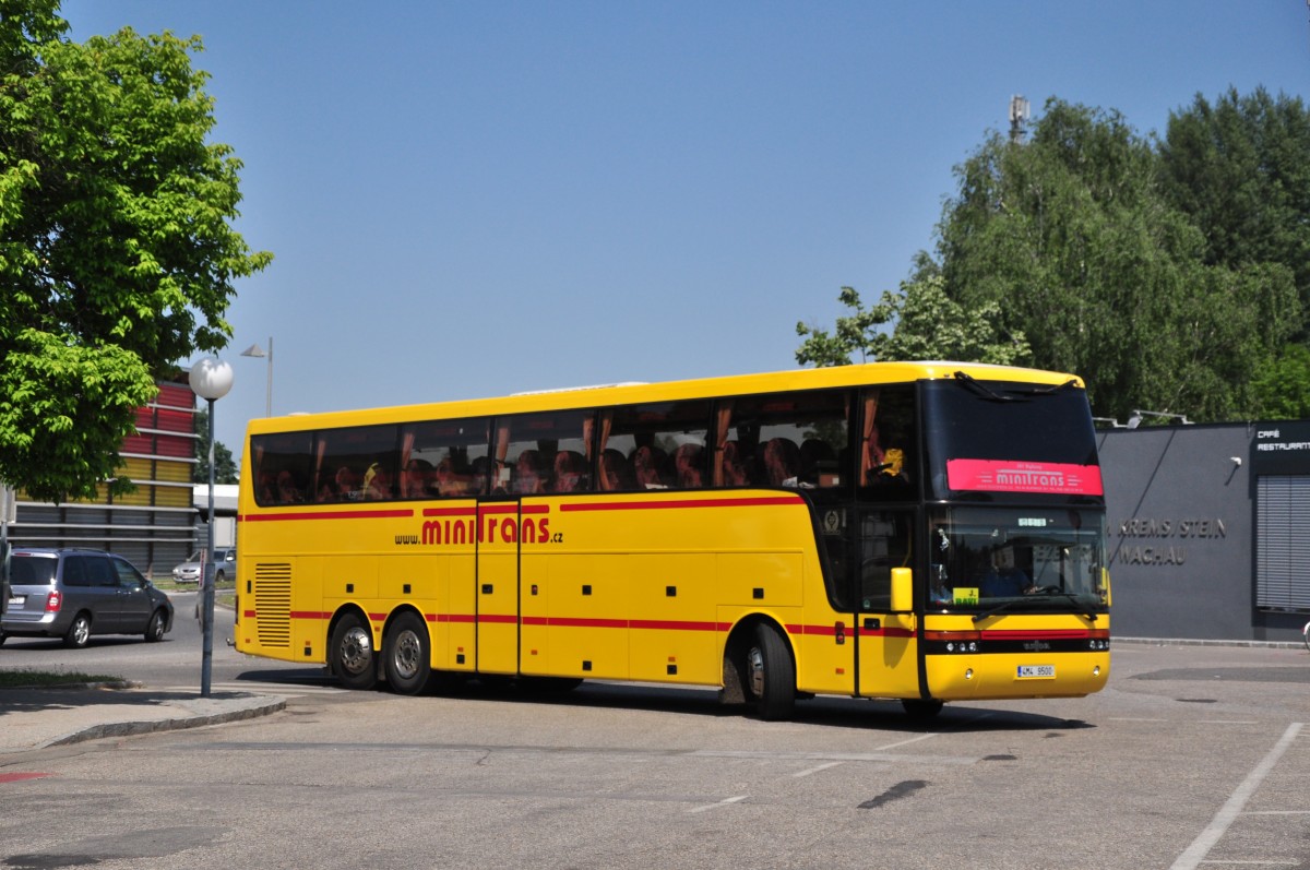 Van Hool von Minitrans aus der CZ im Juni 2015 in Krems.