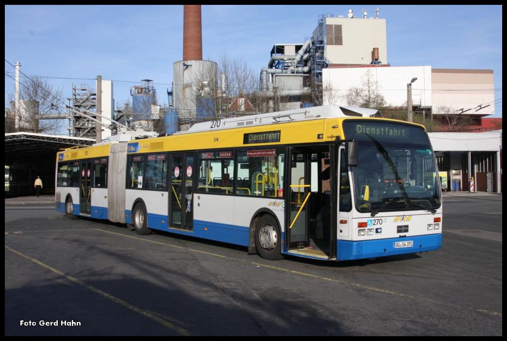 Van Hool O-Bus 270 hat seine Dienstfahrt beendet und ist am 12.5.2015 wieder im Betriebshof in Solingen angekommen und wird abgerstet.