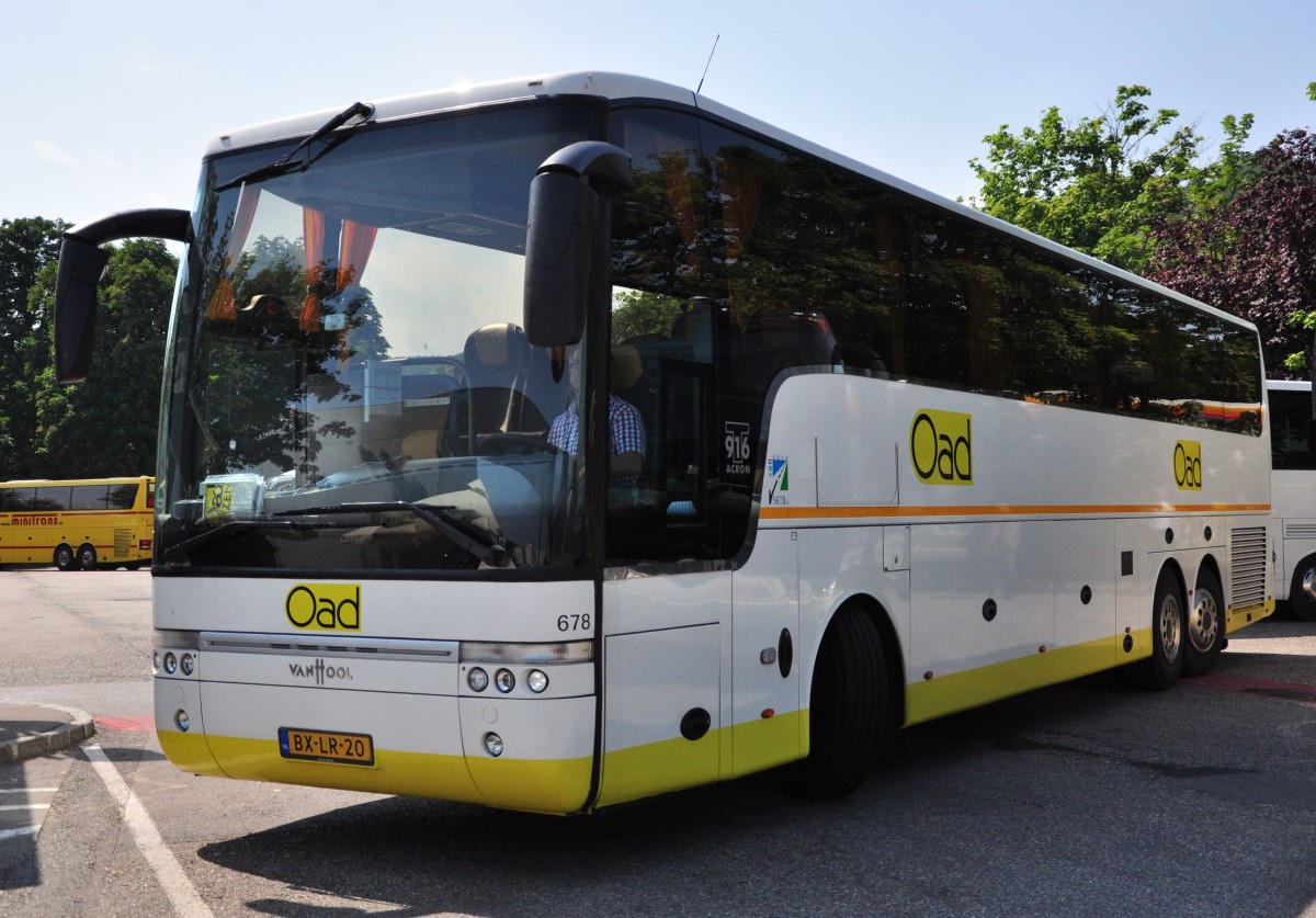Van Hool T916 Acron von Oad Reisen.nl im Juni 2015 in Krems.