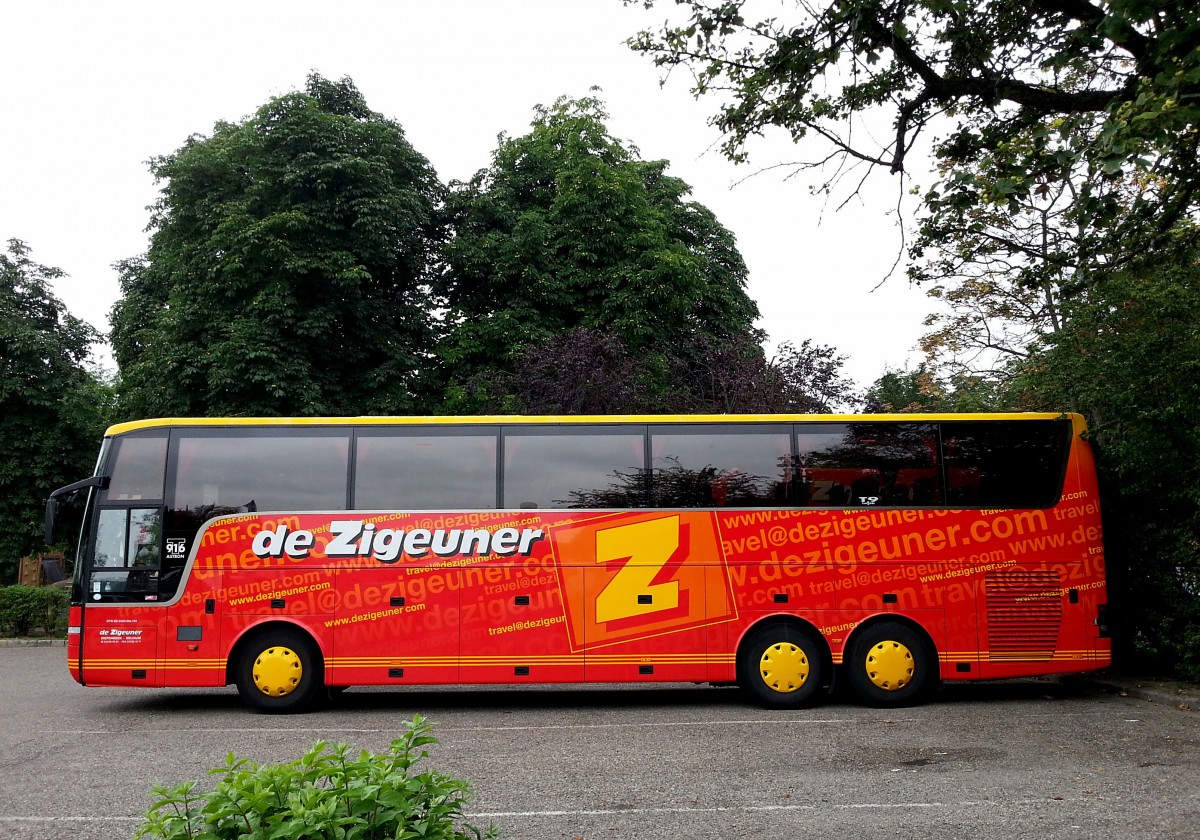 Van Hool T916 Astron von De Zigeuner/Belgien im Juli 2014 in Krems.